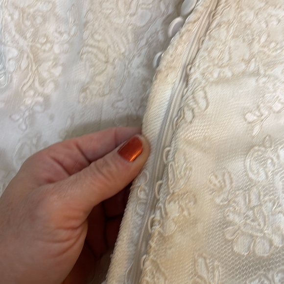 Wedding gown - Picture 10 of 15